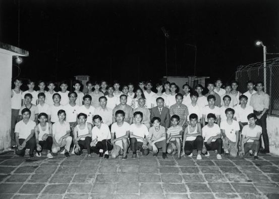 Ho Kam Ming sitting to the left of Yip Man